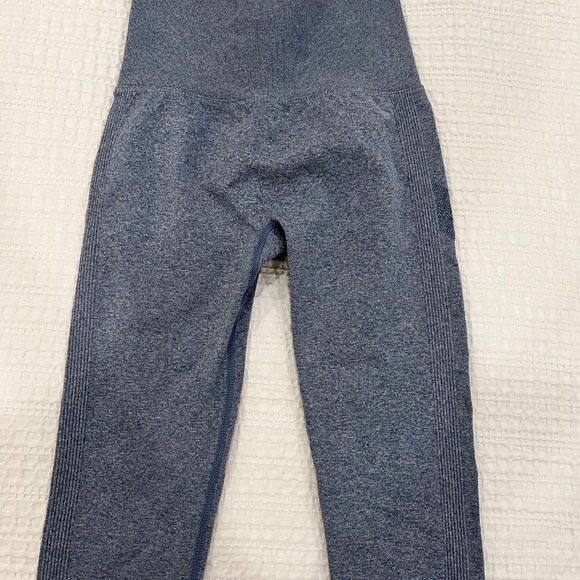 Blue Butt Scrunch Leggings XS - Super cute, no front seam, squat proof, summer - Picture 2 of 3